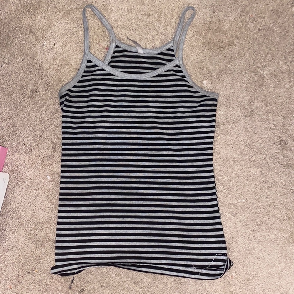 Gray and black tank top 🖤